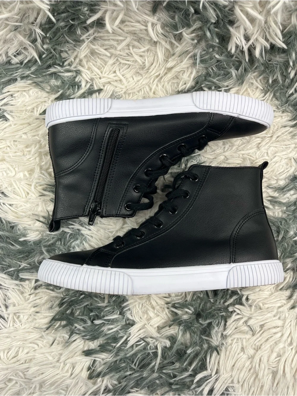 Cat & Jack Boy’s Glenn High-Top Sneakers Black Size 5